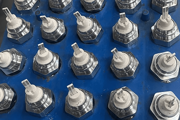 Assembling high temperature ceramic powder