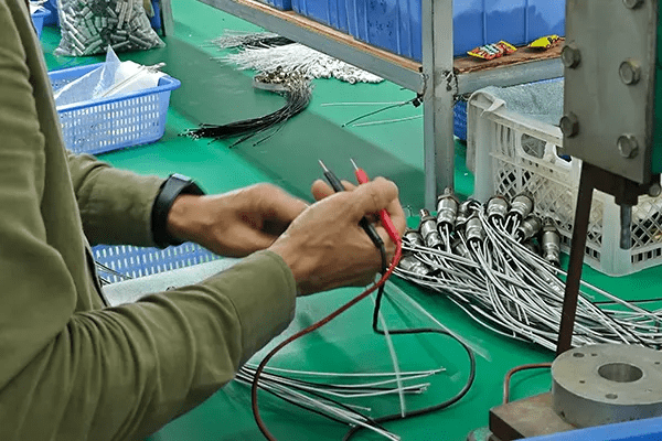 Preliminary check of the fit between the electrode and the chip connection